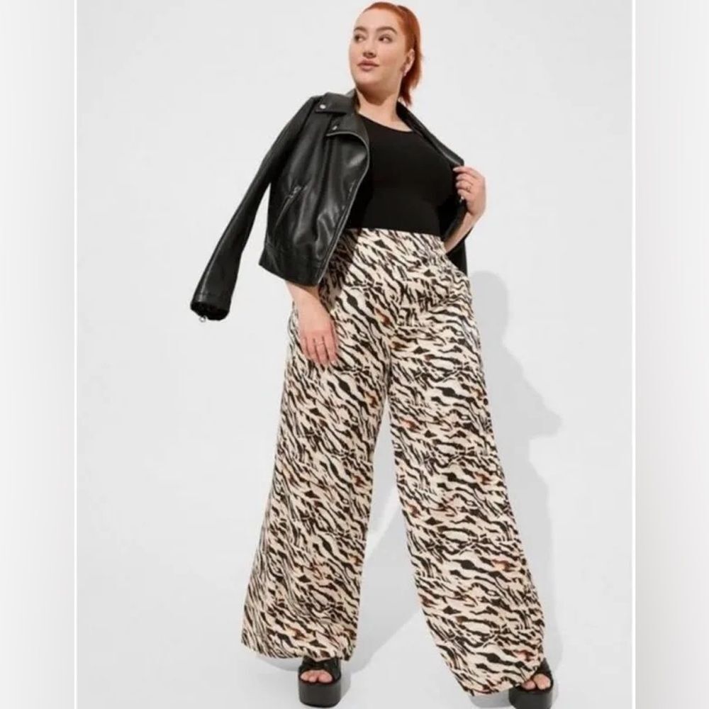 Torrid Zebra Print High Rise Light weight Wide-Leg Pants size 4X #275